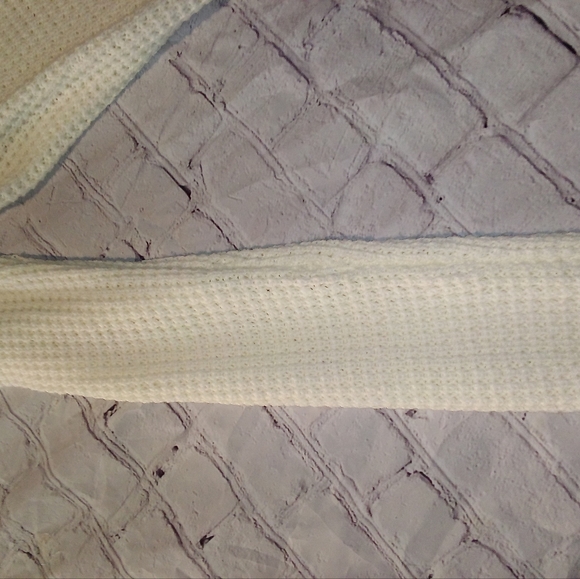 Long off white sweater with a beautiful back. - Picture 6 of 8